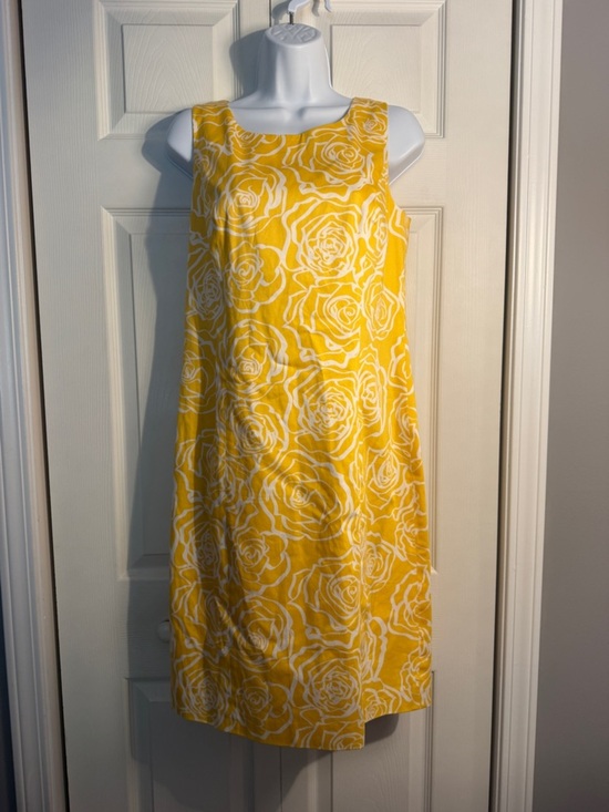 Brooks Brothers Dresses & Skirts - Brooks Brothers "346" Yellow and White Floral Rose Shift Dress size 6